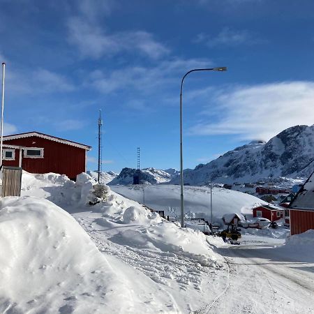 Isi4U Hostel Sisimiut Exterior photo