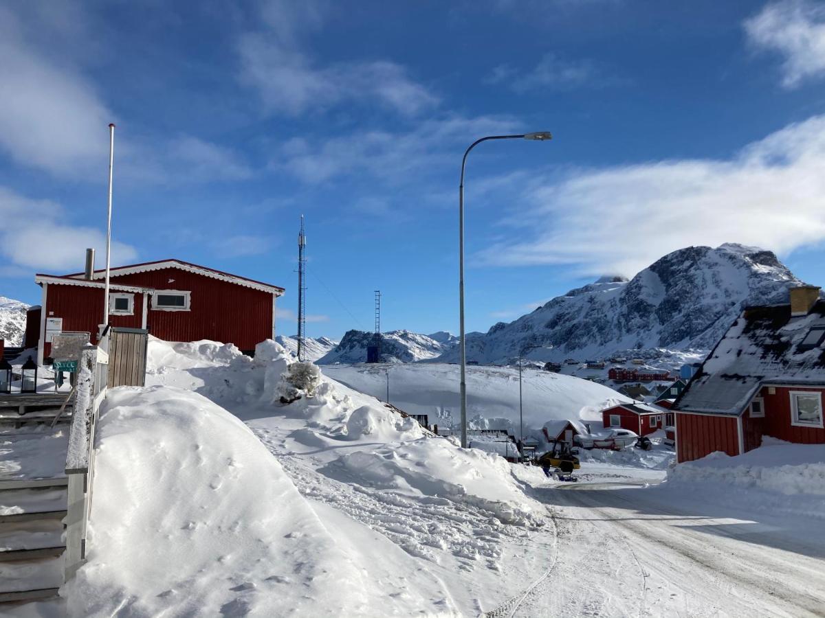 Isi4U Hostel Sisimiut Exterior photo